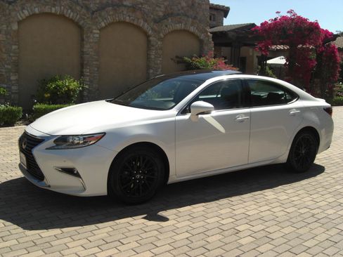 Used 2017 Lexus ES 350 w/ Navigation System Package FWD image 2