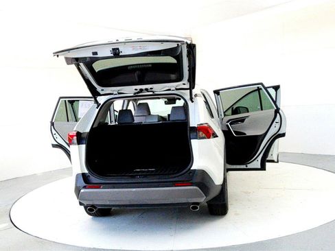 Used 2019 Toyota RAV4 Limited image 11