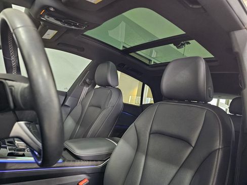 Used 2021 Audi Q8 Prestige AWD/4WD image 25