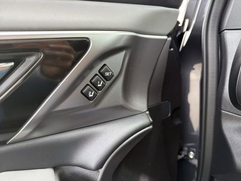 Used 2023 Subaru Outback Limited AWD/4WD image 43