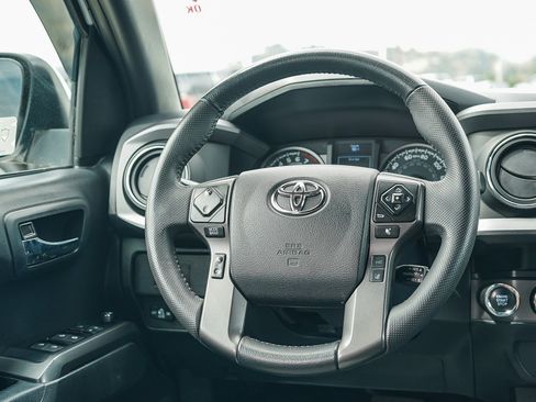 Certified 2023 Toyota Tacoma TRD Off-Road AWD/4WD image 16