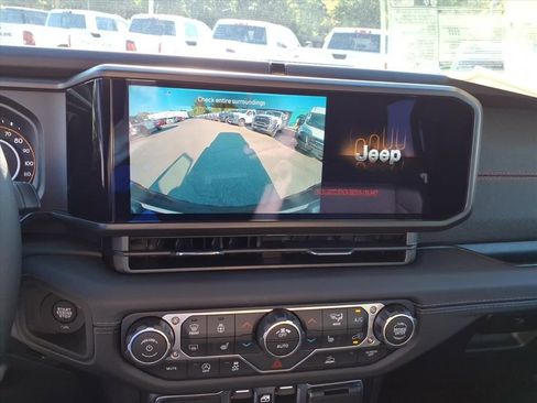 New 2025 Jeep Wrangler Unlimited Rubicon image 17