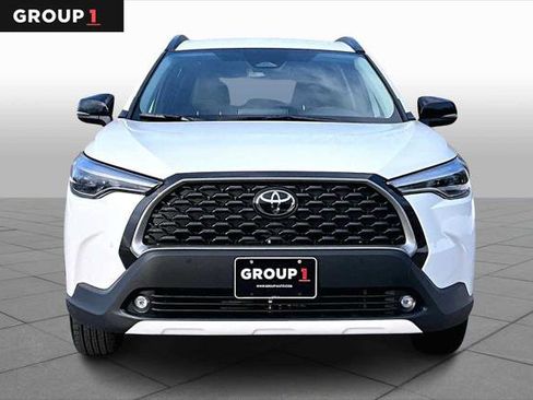 Certified 2025 Toyota Corolla Cross XLE image 4