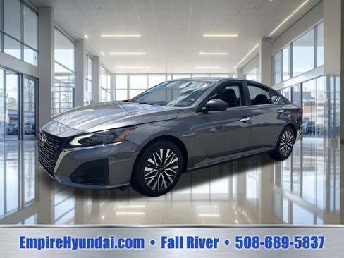 Used 2024 Nissan Altima 2.5 SV FWD image 1