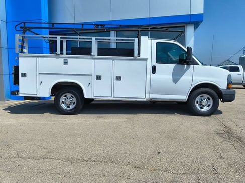 Used 2011 Chevrolet Express 3500 RWD image 2