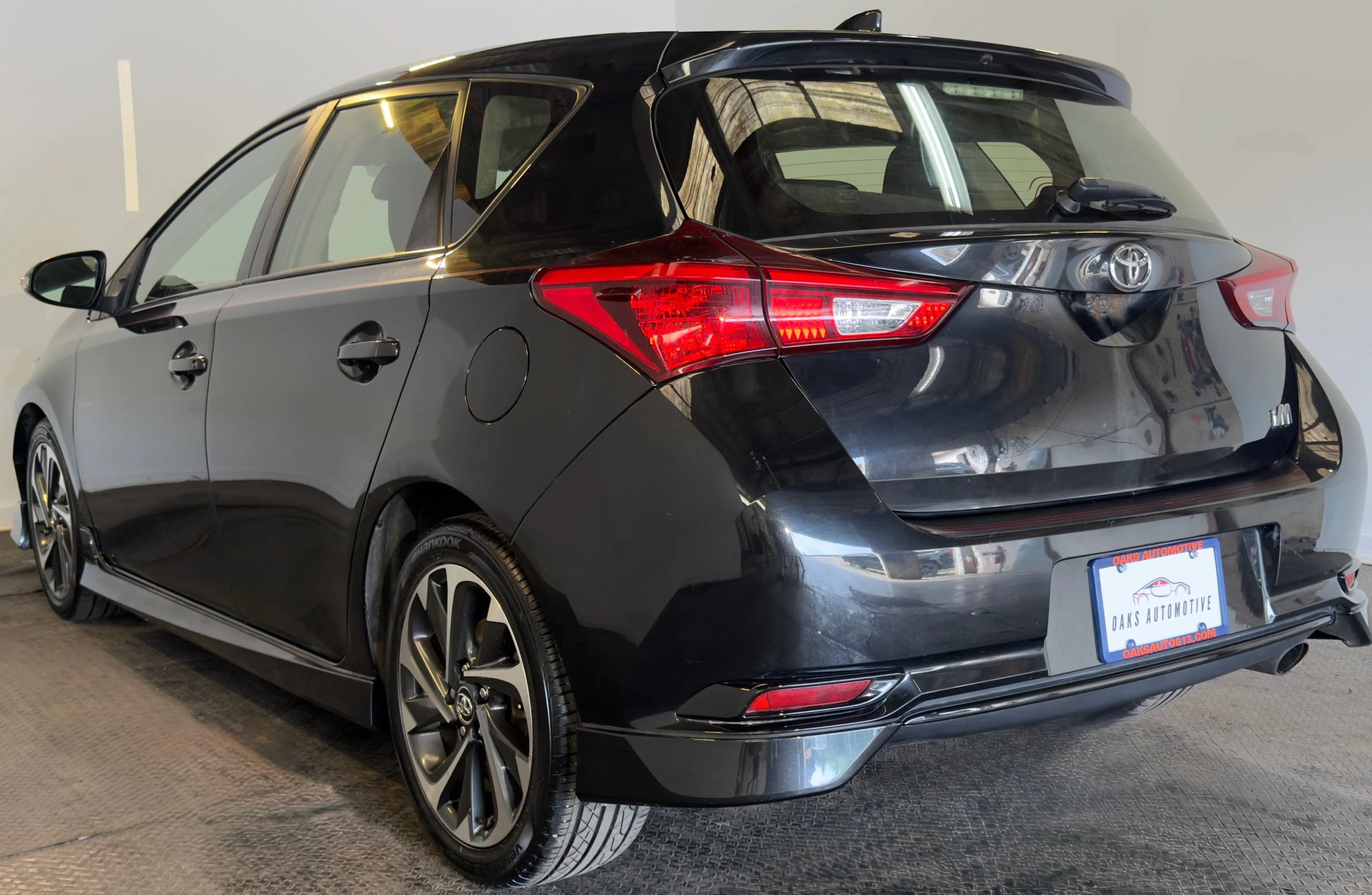 Used 2017 Toyota Corolla iM w/ All-Weather Mat Package FWD image 4