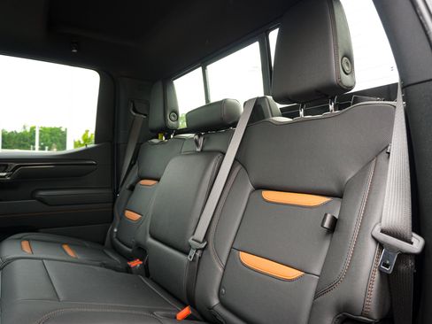 Used 2025 GMC Sierra 1500 AT4 w/ AT4 Premium Package AWD/4WD image 30