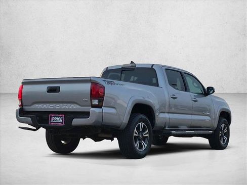 Used 2018 Toyota Tacoma TRD Sport RWD image 5