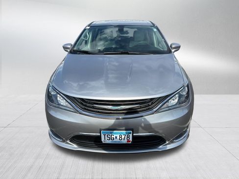 Used 2018 Chrysler Pacifica Touring Plus FWD image 2