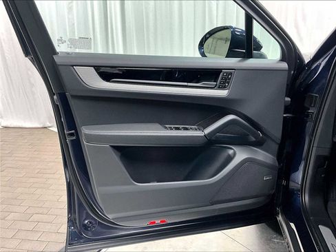 New 2026 Porsche Cayenne Coupe image 22