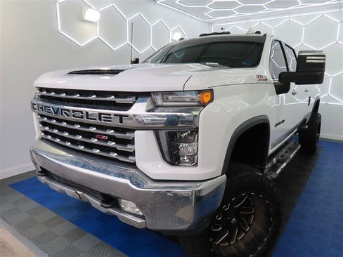 Used 2020 Chevrolet Silverado 2500 LTZ w/ Z71 Off-Road Package AWD/4WD image 5