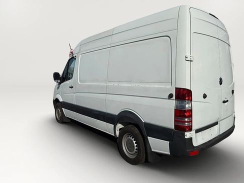Used 2017 Mercedes-Benz Sprinter 2500 image 4