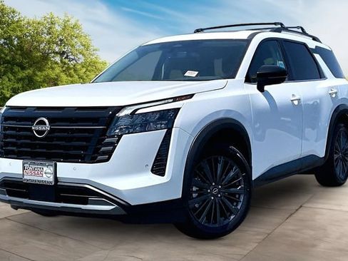 New 2026 Nissan Pathfinder SL w/ SL Premium Package (P04) FWD image 2