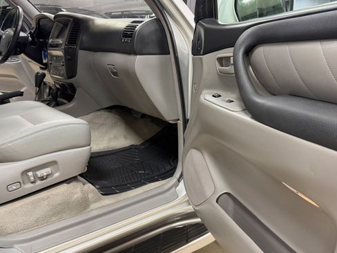 Used 2006 Toyota Land Cruiser AWD/4WD image 17