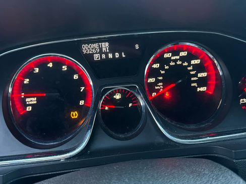 Used 2015 GMC Acadia SLE image 3