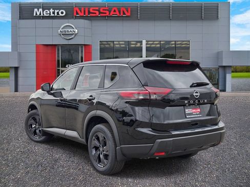 New 2026 Nissan Rogue SV FWD image 4