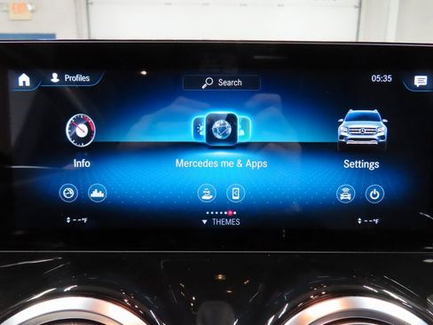 Used 2022 Mercedes-Benz GLB 250 4MATIC image 19