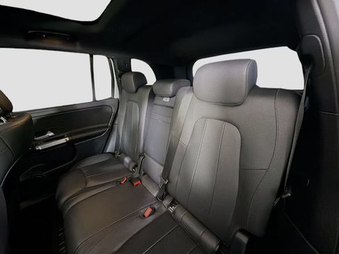 Used 2023 Mercedes-Benz GLB 250 image 23