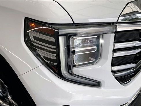 Used 2022 GMC Sierra 1500 SLT w/ SLT Premium Plus Package AWD/4WD image 28