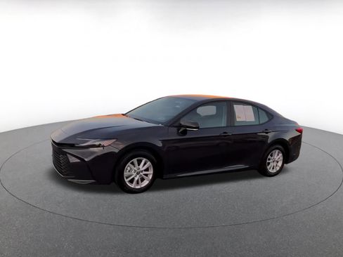 Used 2025 Toyota Camry LE image 7
