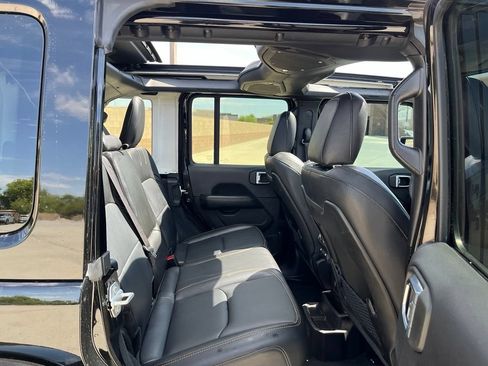 Used 2024 Jeep Wrangler Unlimited Sahara w/ Technology Group AWD/4WD image 15