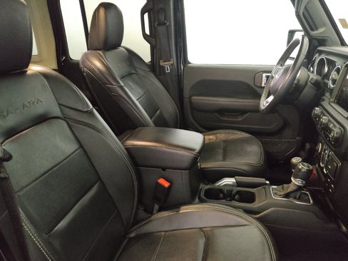 Used 2019 Jeep Wrangler Unlimited Sahara AWD/4WD image 21