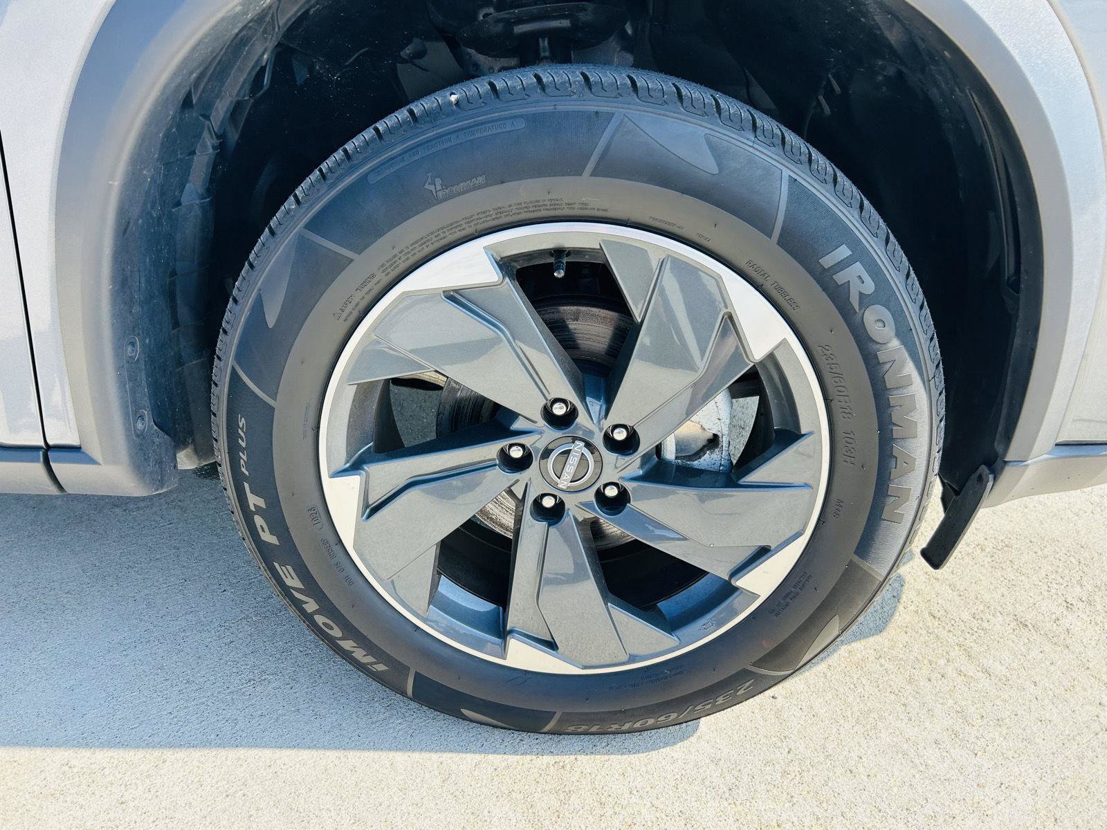 Used 2025 Nissan Rogue SV FWD image 38