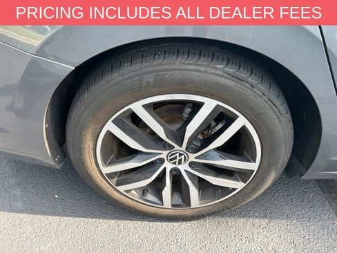 Used 2025 Volkswagen Jetta SE FWD image 15