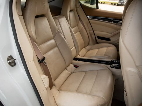 Used 2016 Porsche Panamera Edition image 40