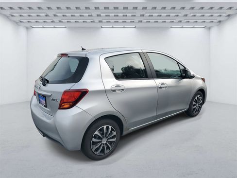Used 2016 Toyota Yaris L image 4