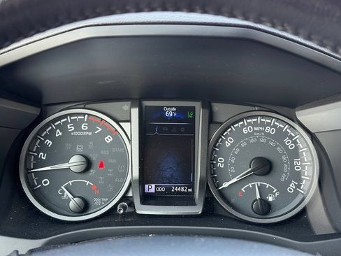 Used 2023 Toyota Tacoma TRD Off-Road AWD/4WD image 10