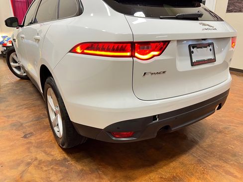 Used 2020 Jaguar F-PACE Premium image 41