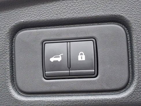 Used 2023 Nissan Pathfinder SL w/ Black Appearance Package image 31