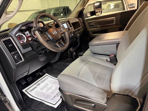 Used 2018 RAM 2500 Tradesman w/ Chrome Appearance Group AWD/4WD image 4