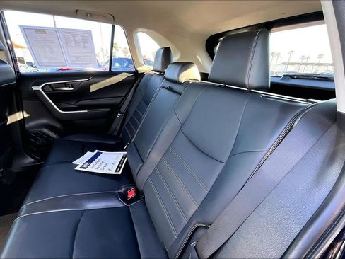 Used 2021 Toyota RAV4 XLE Premium image 15