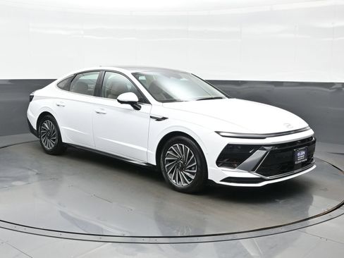 Certified 2026 Hyundai Sonata Limited FWD image 8