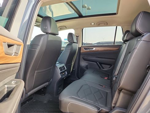 New 2026 Volkswagen Atlas SE FWD image 12