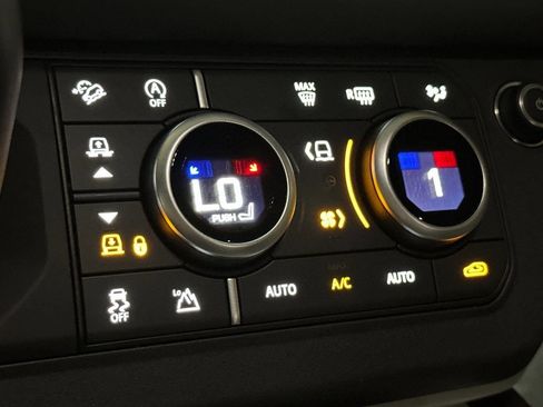 New 2025 Land Rover Defender 130 X-Dynamic SE AWD/4WD image 23