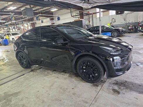 Used 2023 Tesla Model Y Long Range AWD/4WD image 5