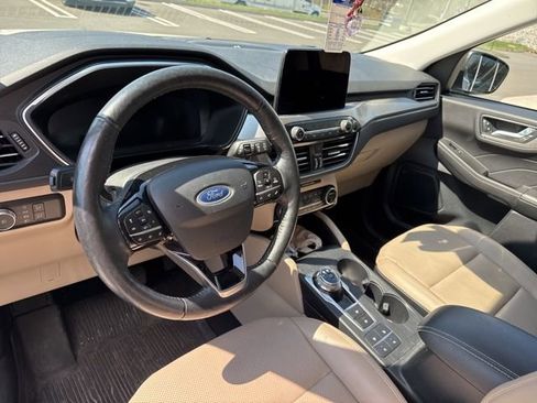 Used 2021 Ford Escape Titanium w/ Class II Trailer Tow Package image 4