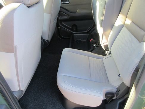 Used 2023 Nissan Frontier SV image 15