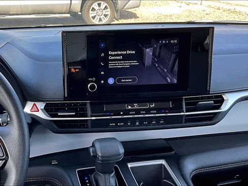 Used 2025 Toyota Sienna LE w/ LE Plus Package image 7