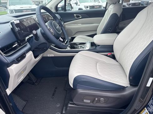 Certified 2025 Kia Carnival EX FWD image 9