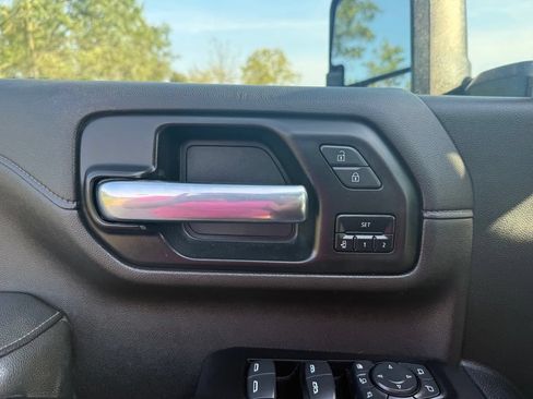 Used 2022 Chevrolet Silverado 2500 LTZ w/ LTZ Plus Package AWD/4WD image 30