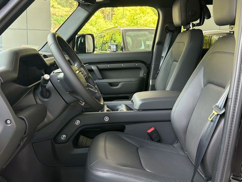 New 2026 Land Rover Defender 130 X-Dynamic SE AWD/4WD image 5