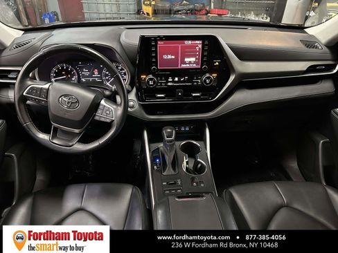Used 2022 Toyota Highlander XLE image 19