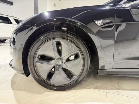 Used 2019 Tesla Model 3 Standard Range image 32