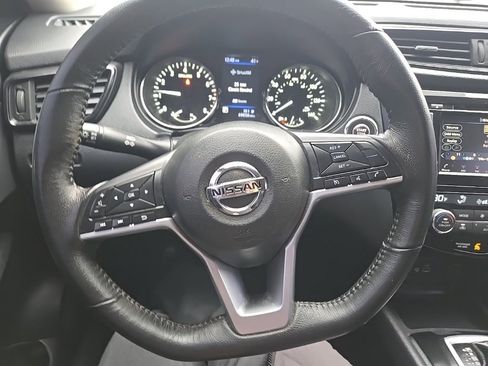 Used 2018 Nissan Rogue SV image 13