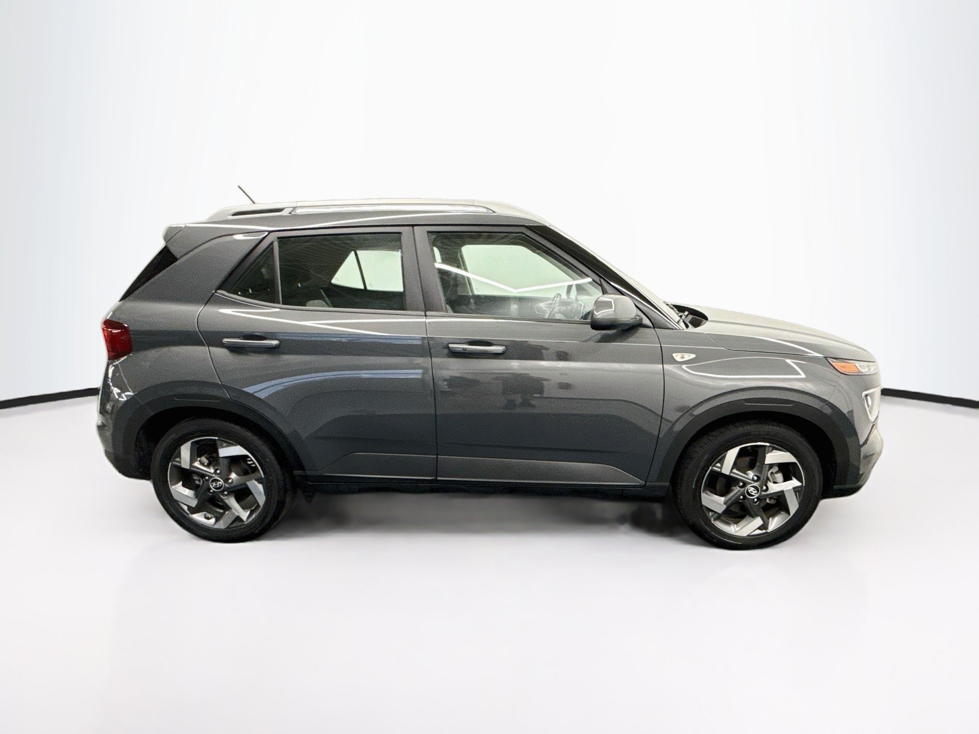 Used 2025 Hyundai Venue SEL FWD image 10