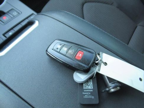 Used 2022 Toyota Highlander LE image 35